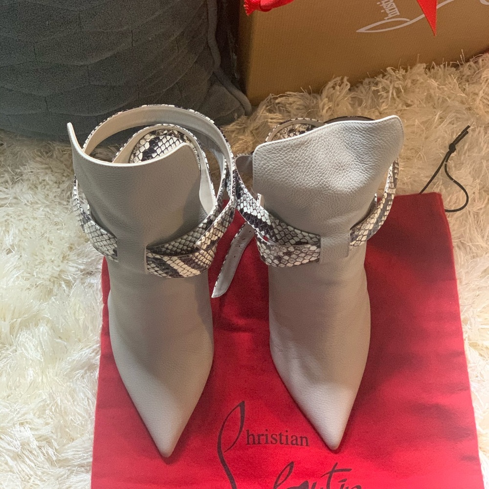 Christian Louboutin Heel Size: 39 (US Size: 8.5/9) - Picture 3 of 10